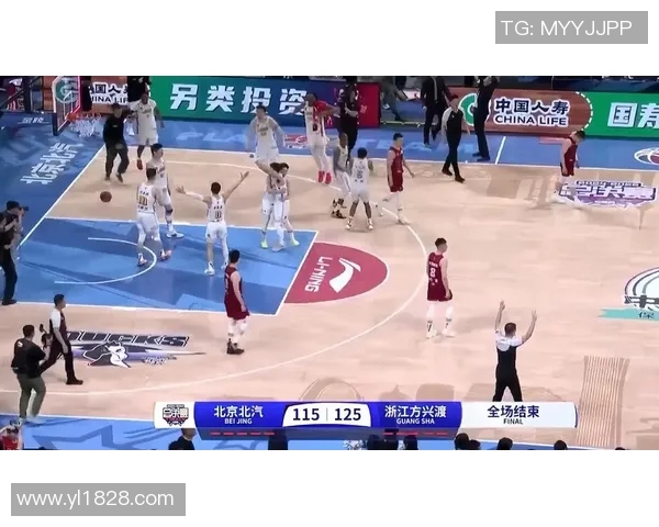 浙江广厦荣膺CBA冠军孙铭徽举杯庆祝香槟时刻尽显豪情 浙江广厦荣膺CBA冠军孙铭徽举杯庆祝香槟时刻尽显豪情